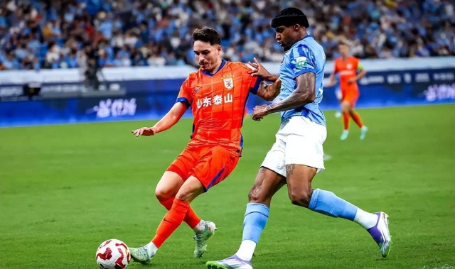 山东泰山多名球员缺训，b队主教练被处罚，亚预赛两球员进首发！